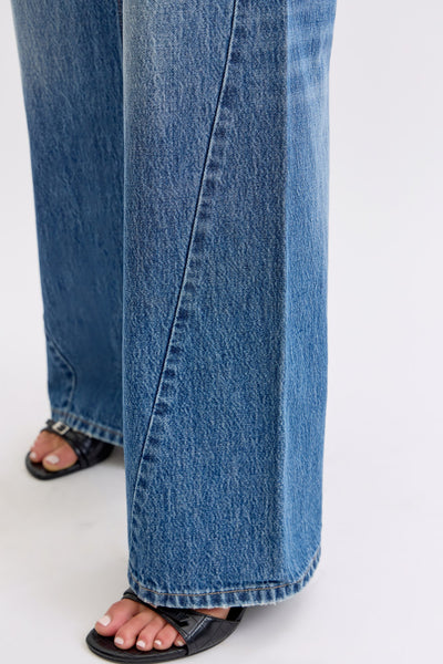 Curved Seam Wide Leg Jeans